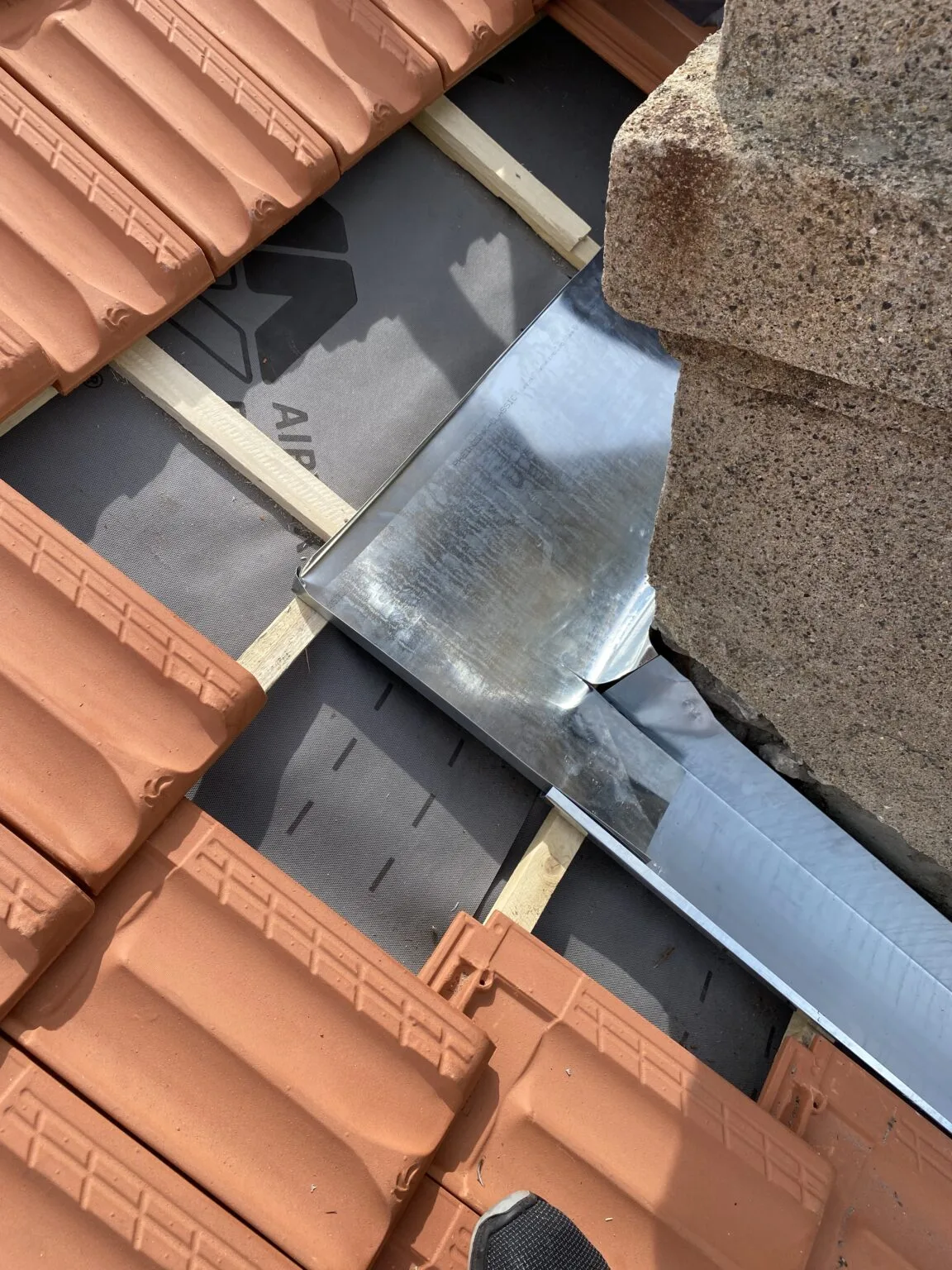 Zinguerie noue zinc raccord cheminée